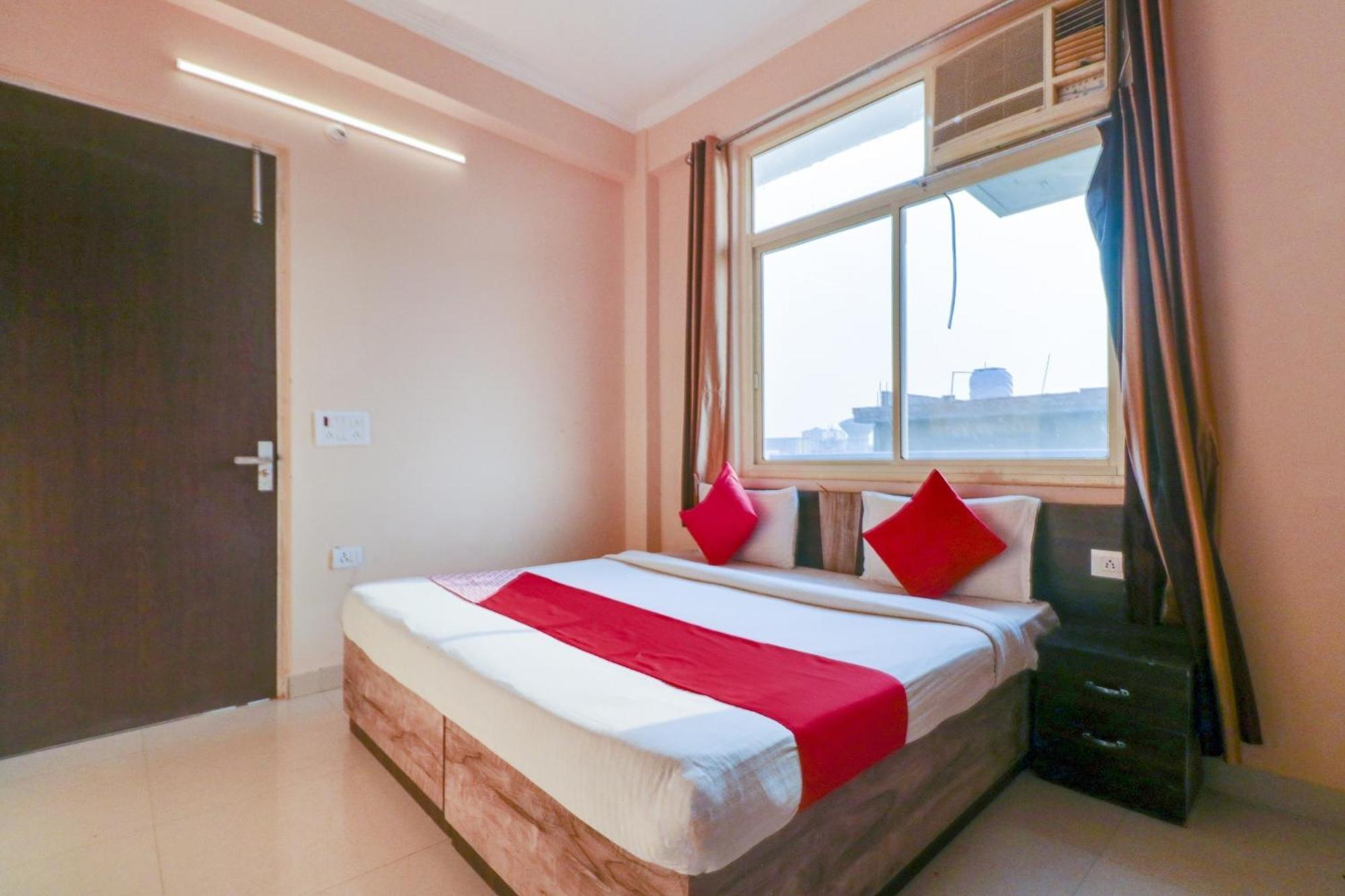 نويدا الكبرى Oyo Flagship 75440 Relax Inn المظهر الخارجي الصورة