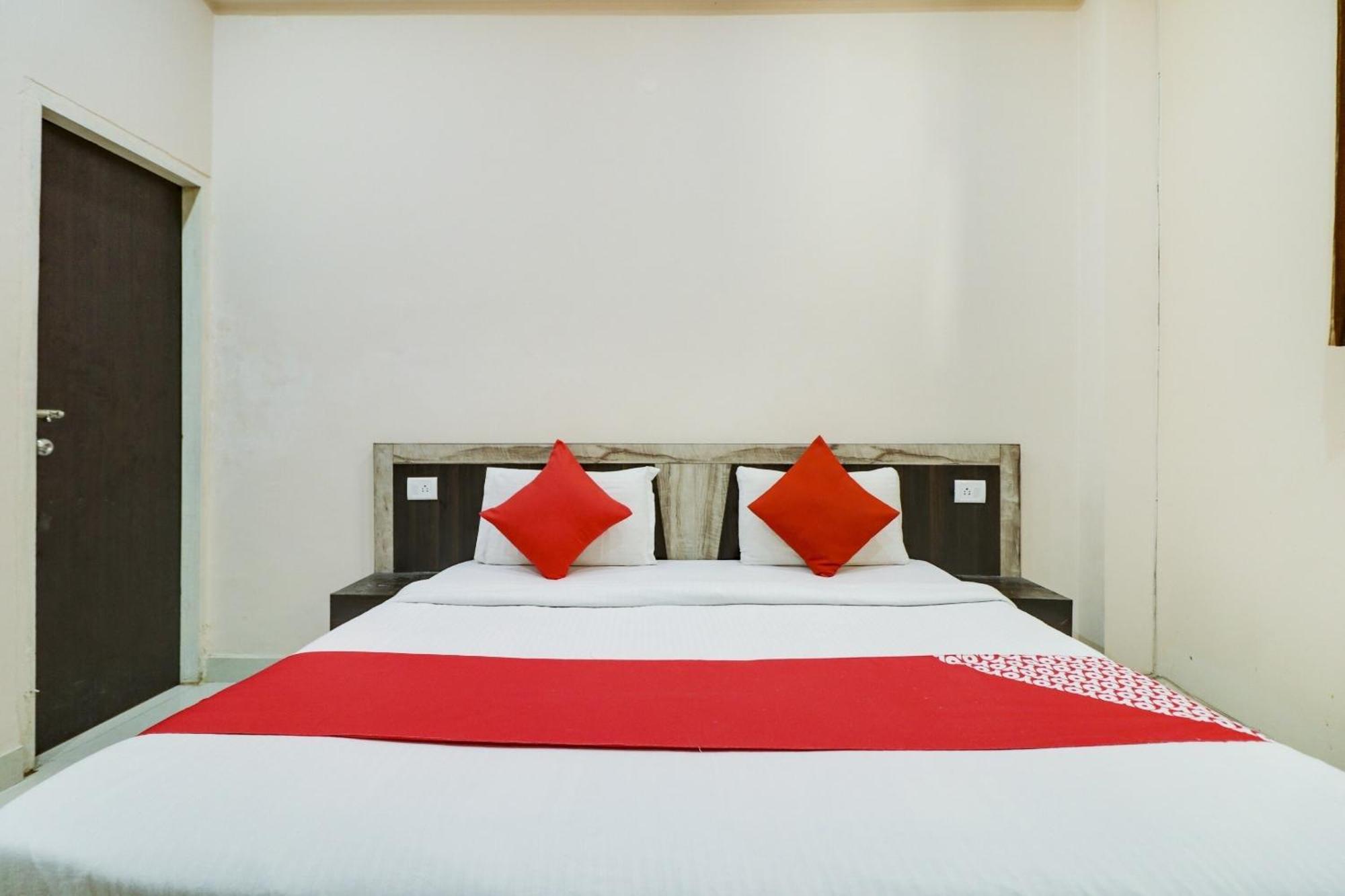 نويدا الكبرى Oyo Flagship 75440 Relax Inn المظهر الخارجي الصورة