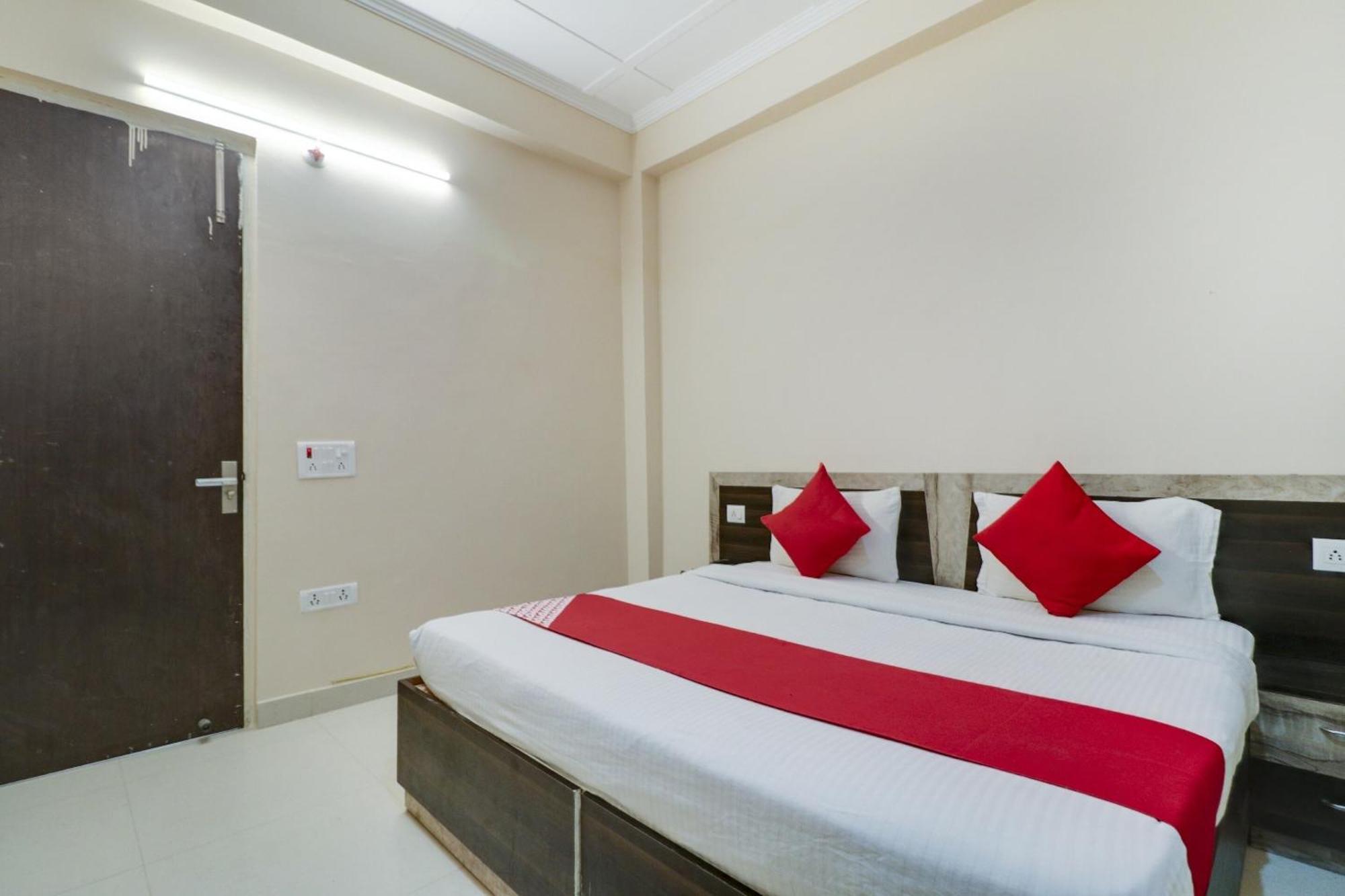 نويدا الكبرى Oyo Flagship 75440 Relax Inn المظهر الخارجي الصورة